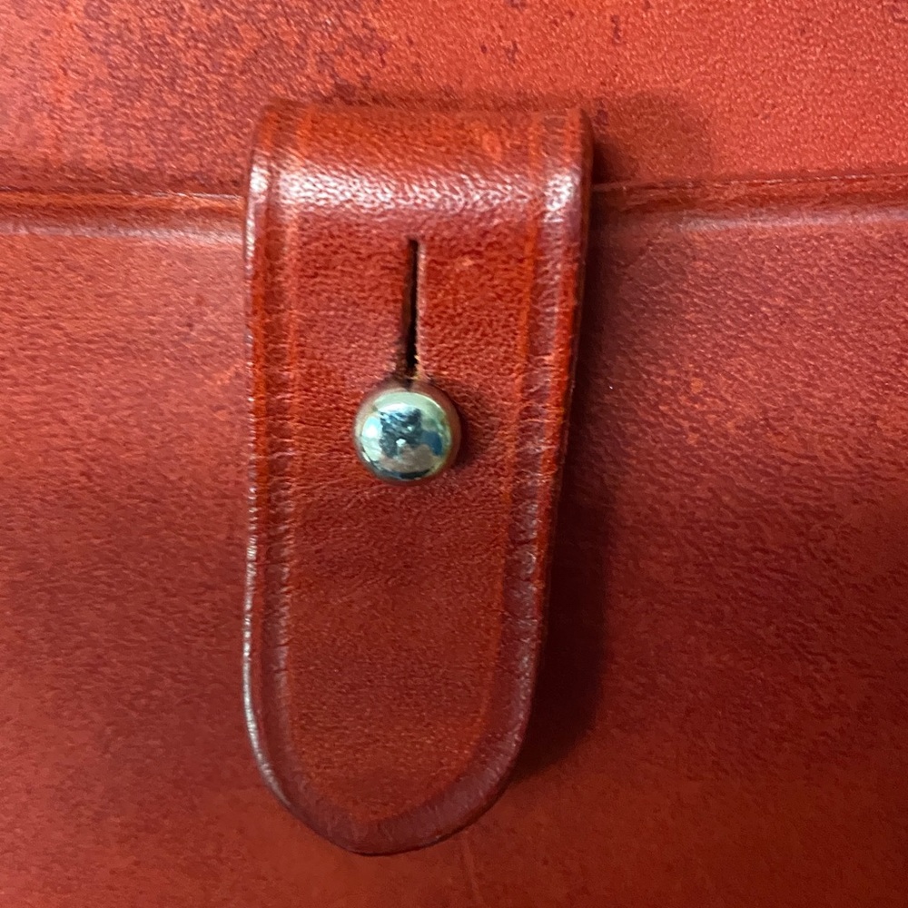 NWOT Dooney & Bourke ALTO RED Leather Messenger 15” x 10” x 4” Made in Italy🇮🇹 - Picture 5 of 16